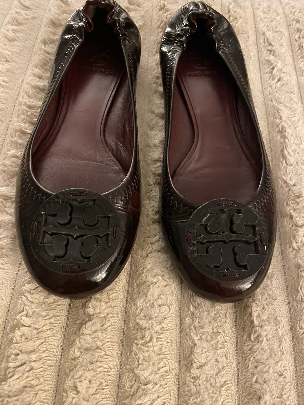 Tory Burch Patent Leather Ballet Flats in Deep Burgundy with Black Logo